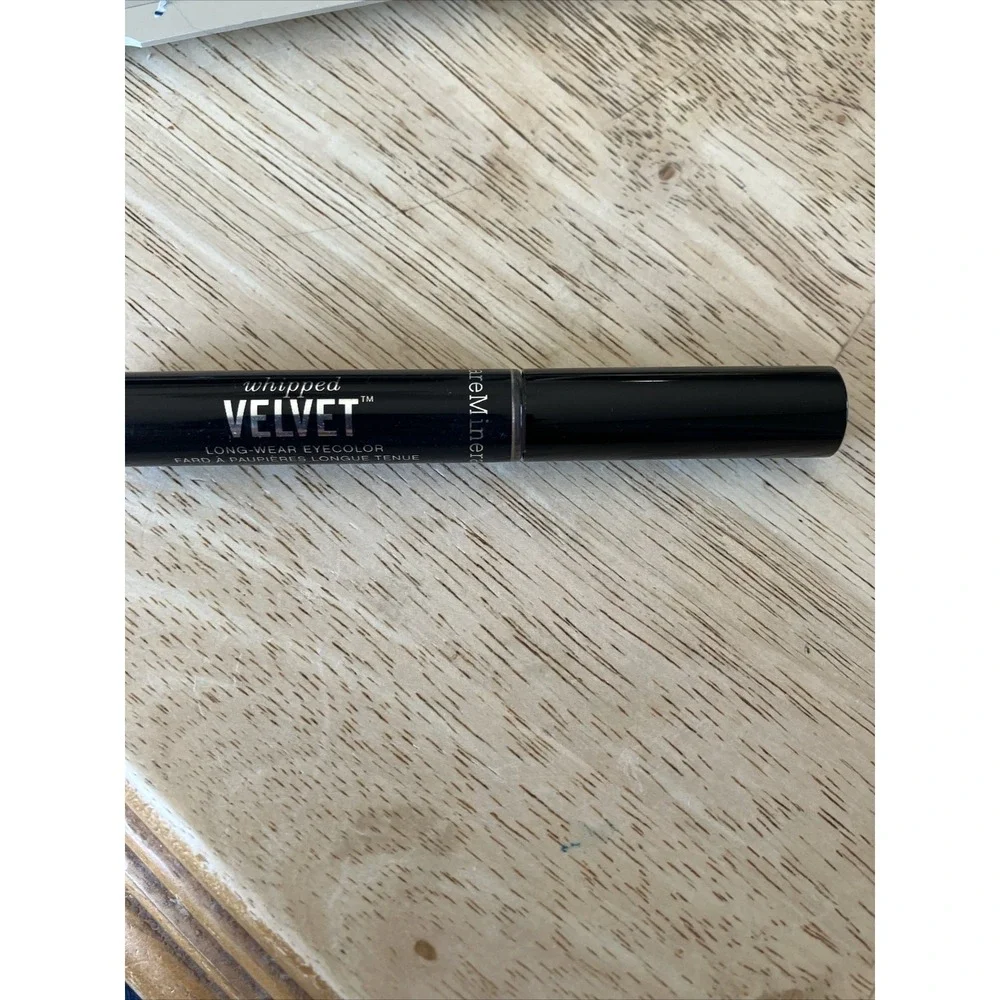 1 tube BARE MINERALS WHIPPED VELVET LONG WEAR EYE COLOR GILDED BEIGE New‎ No Box